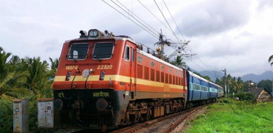 Rajdhani Express derails on Konkan Railway route in Maharashtra
