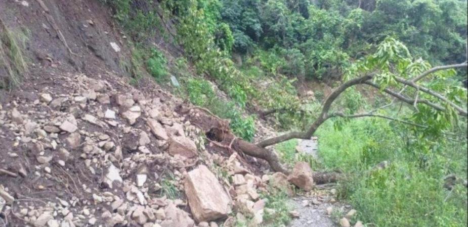 उत्तराखंड में कई जिलों में ऑरेंज अलर्ट, केदारनाथ हाईवे समेत कई जगह सड़कें बंद