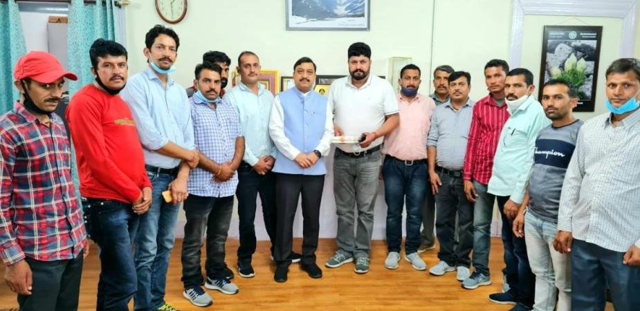 शिमला : शत प्रतिशत कोविड टीकाकरण करने की उपलब्धि पर प्रदेश सरकार को बधाई 